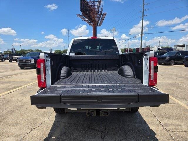 New 2026 Star White Metallic Tri-Coat Ford F-350® Lariat® image 31