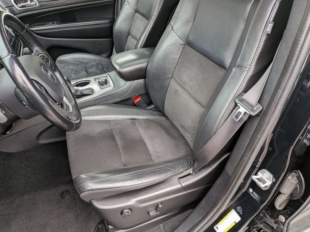 Used 2022 Black Jeep Laredo X image 24