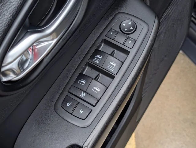 Used 2021 Black Jeep Trailhawk image 18