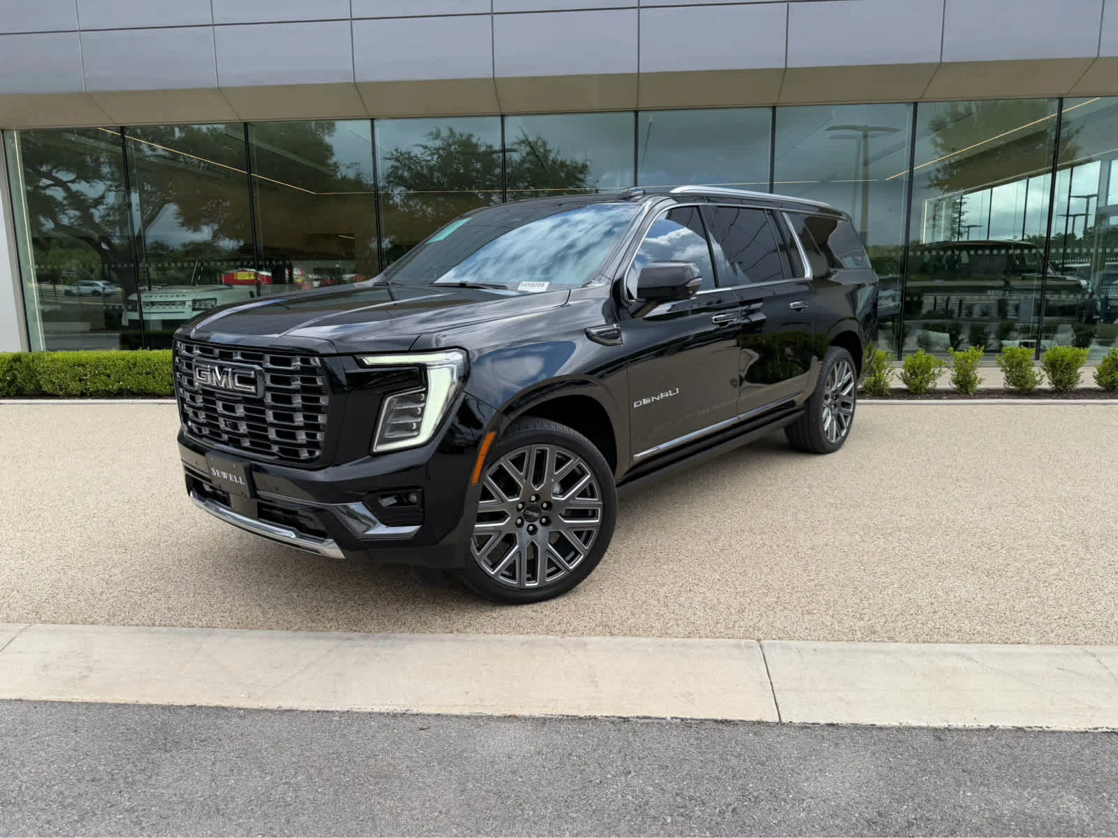 2025 GMC Yukon Denali Ultimate AWD's photo