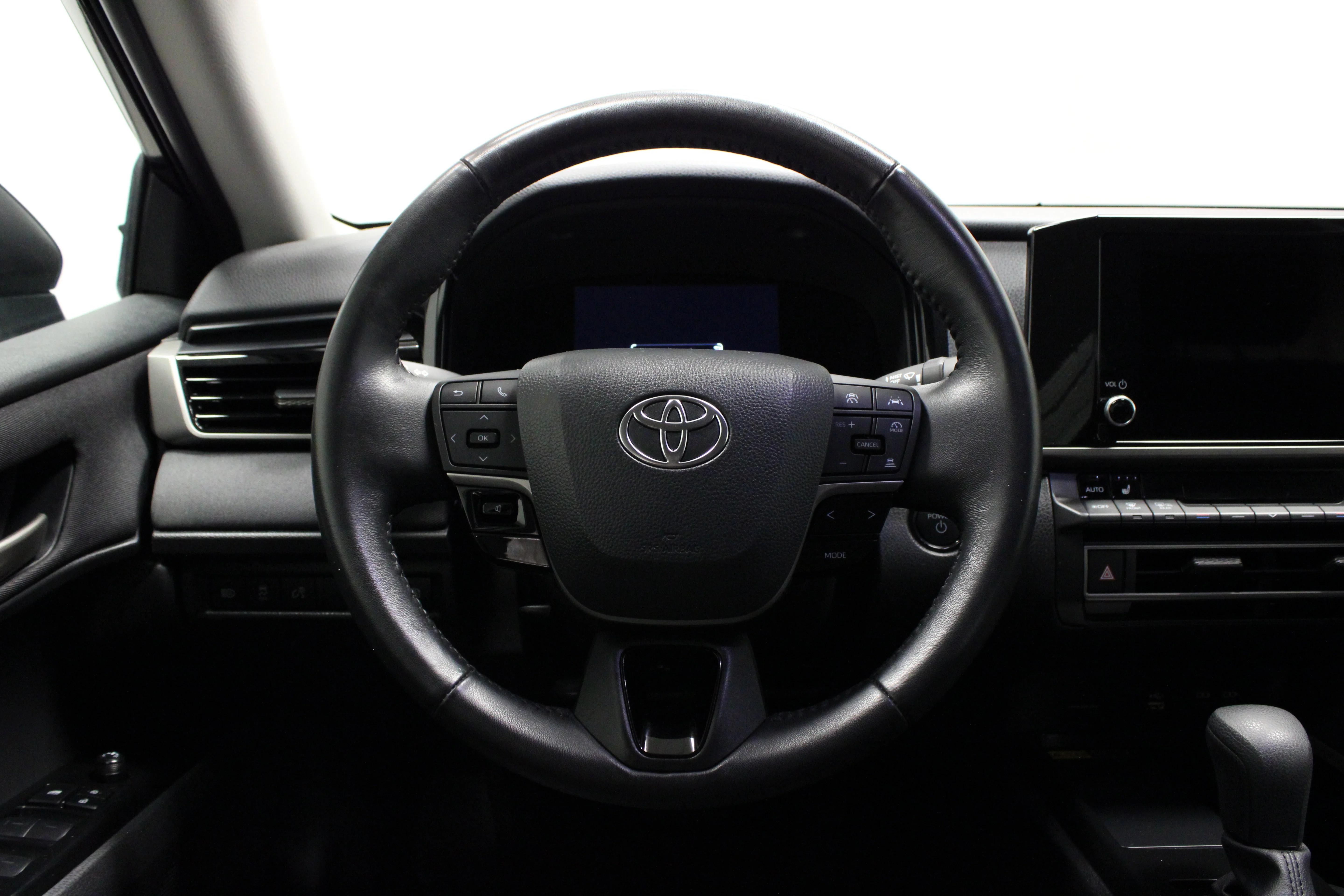 Used 2025 Midnight Black Metallic Toyota LE image 21