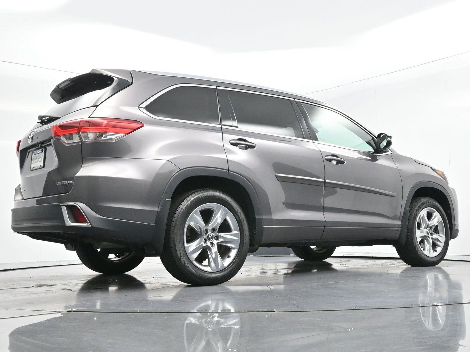 Used 2019 Predawn Gray Mica Toyota Limited image 59