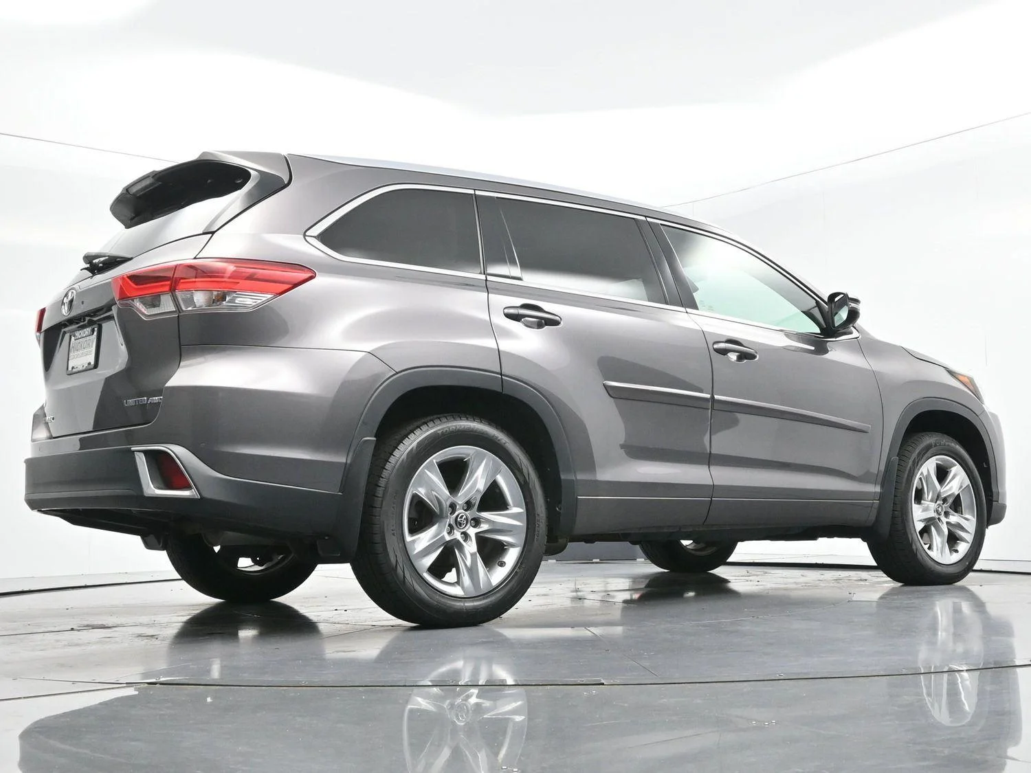Used 2019 Predawn Gray Mica Toyota Limited image 59