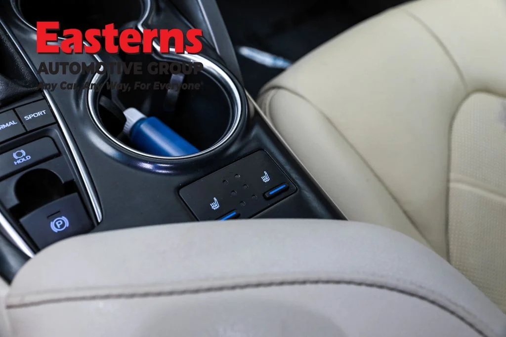 Used 2018 Blue Toyota XLE image 18