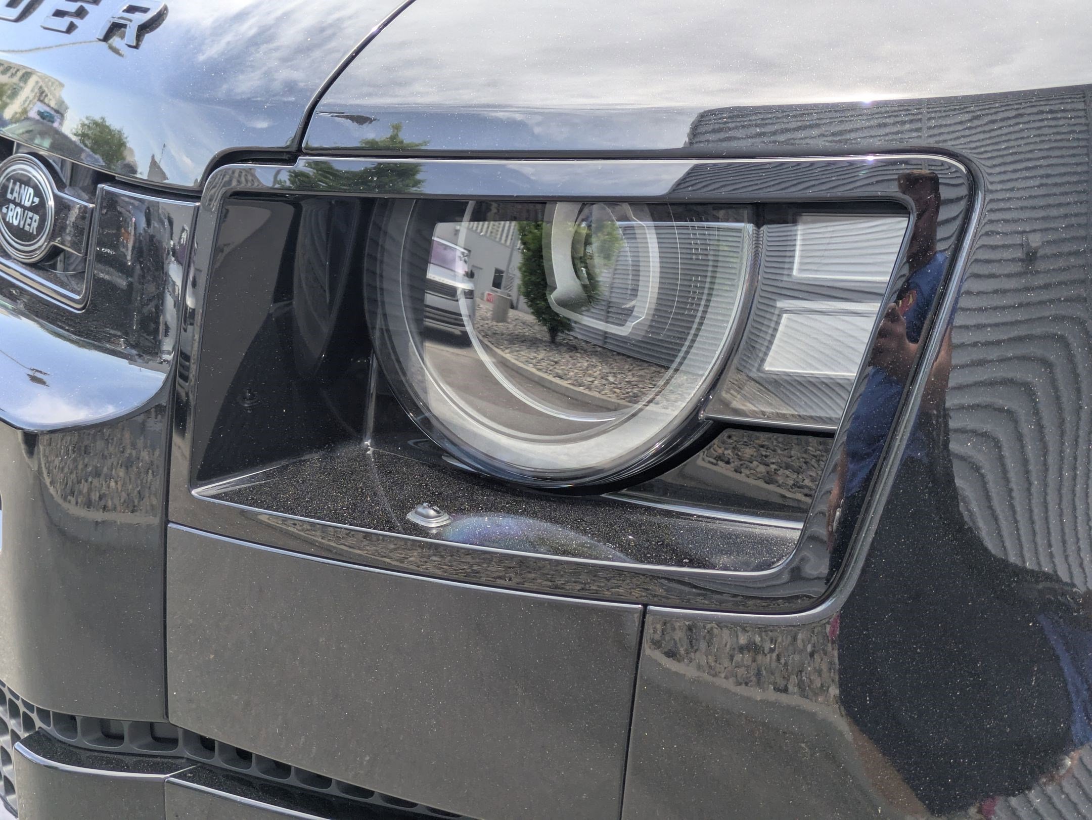 New 2026 Santorini Black Land Rover P400 X-Dynamic SE image 10