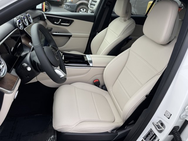 New 2026 Polar White Mercedes-Benz GLC 300 image 2