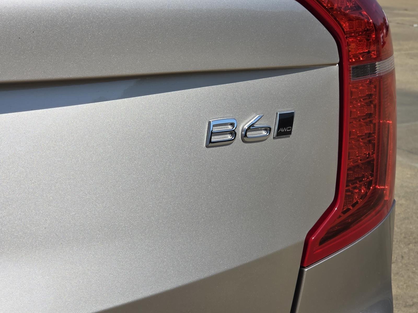 Used 2023 Bright Dusk Metallic Volvo Plus image 9