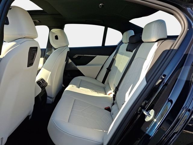 New 2027 Carbon Black Metallic BMW 530i xDrive image 10