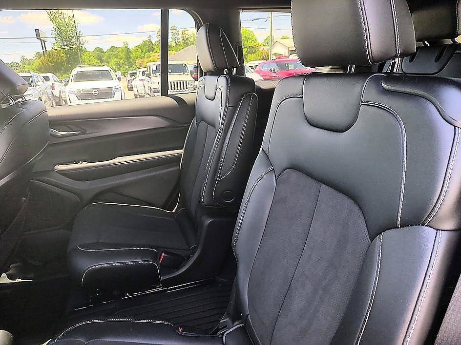 Used 2023 Silver Zynith Jeep Altitude X image 27