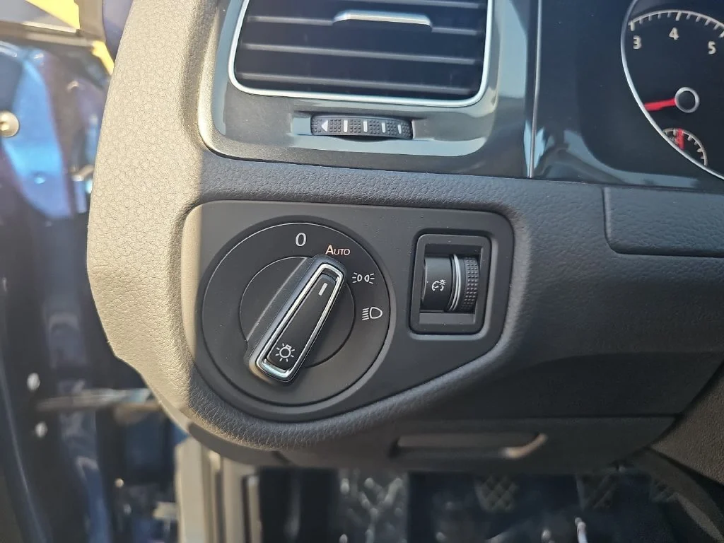 Used 2019 Blue Volkswagen S image 25