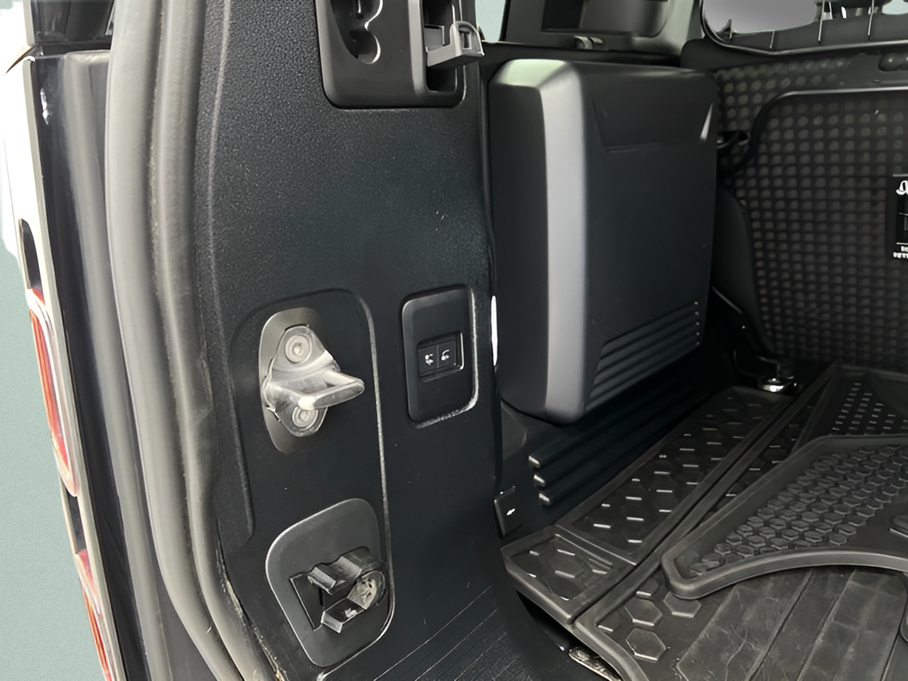 Used 2021  Land Rover X image 44