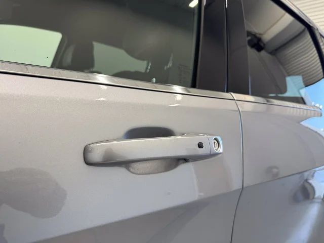 Used 2020 Billet Silver Metallic Clearcoat Jeep Laredo E image 39