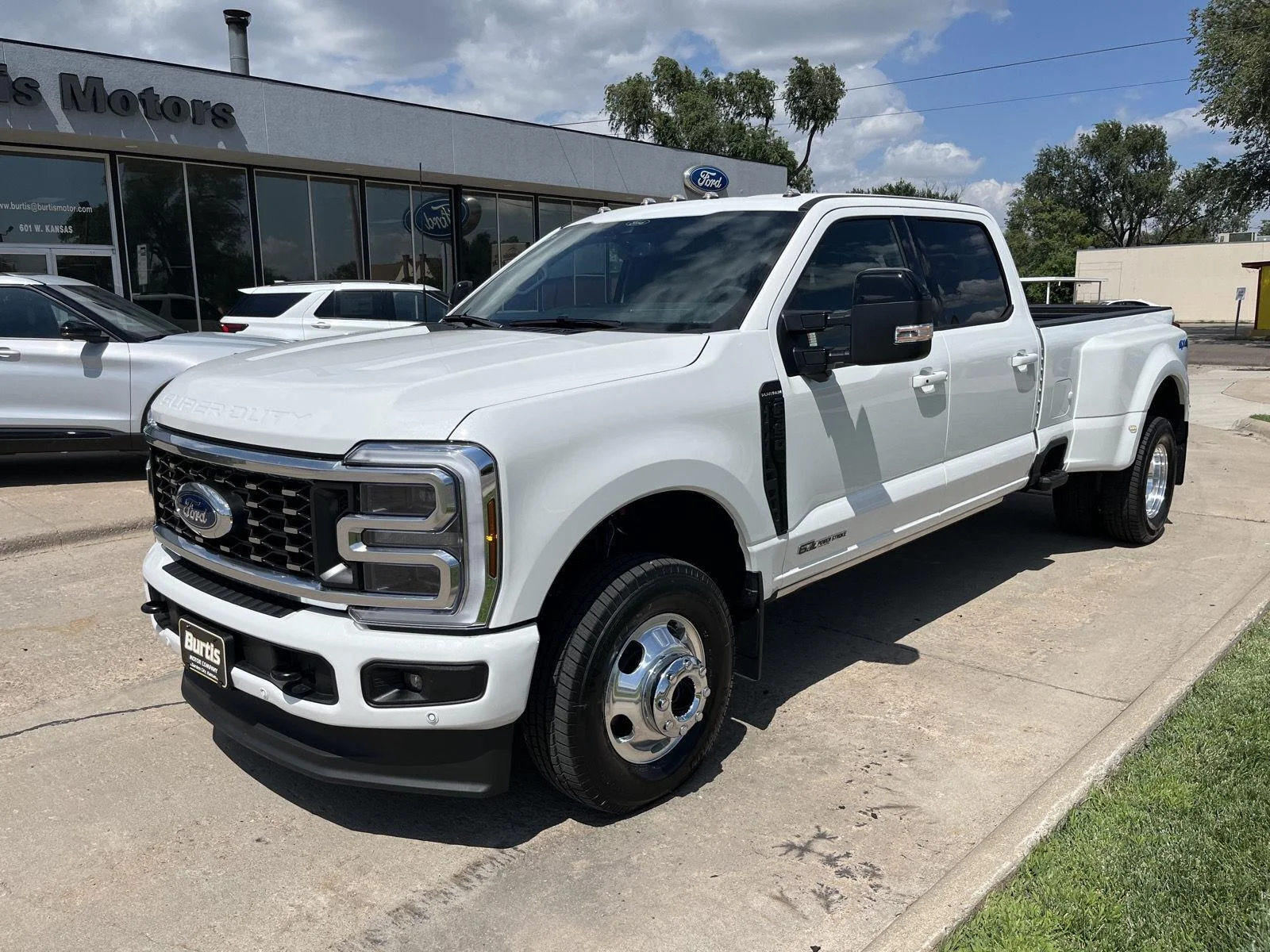 New 2026 Star White Metallic Tri-Coat Ford F-350® Platinum® image 2