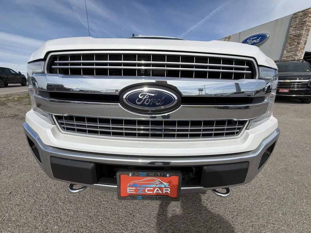 Used 2019 White Platinum Clearcoat Metallic Ford Lariat image 19