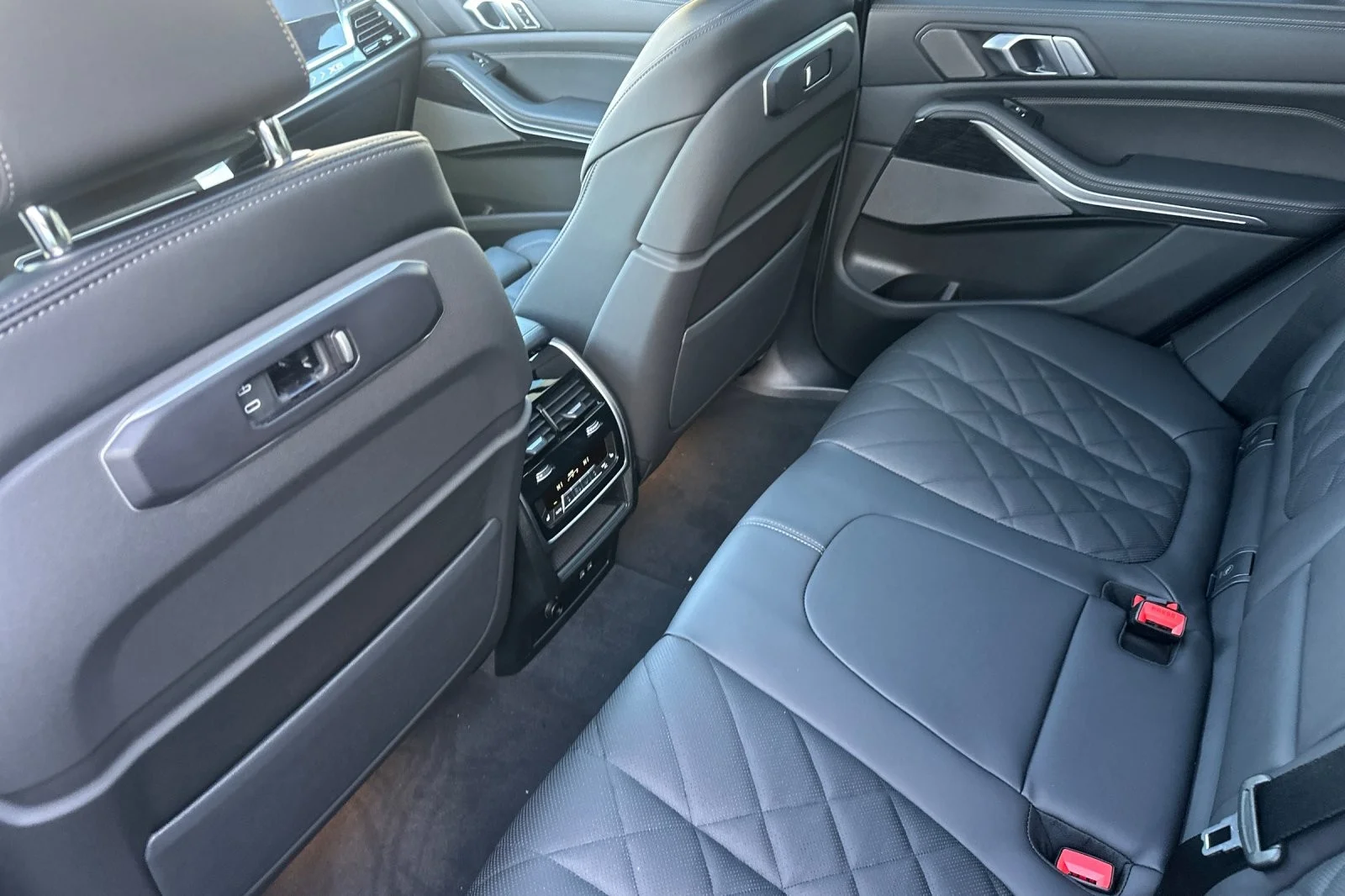 New 2026 Skyscraper Grey Metallic BMW sDrive40i image 11