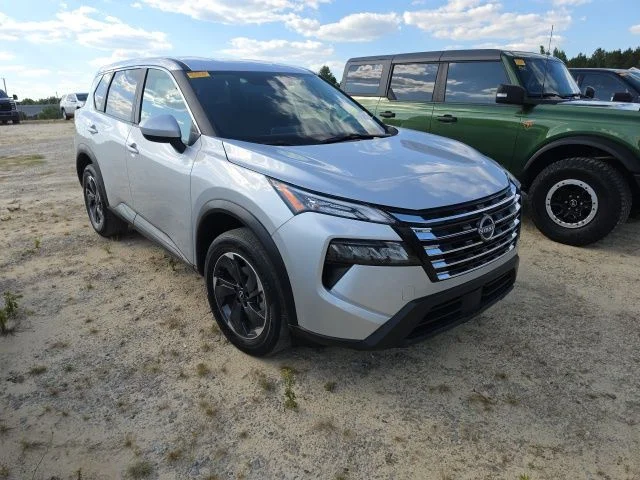 Used 2025 Silver Nissan SV image 3