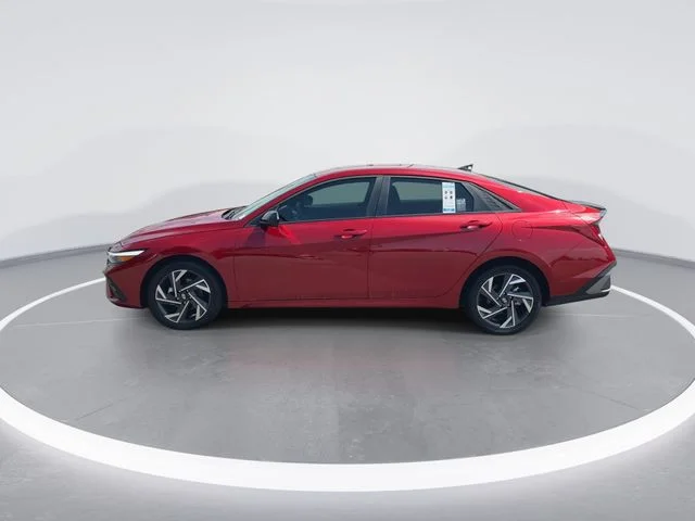 Used 2025 Red Hyundai SEL Sport image 5