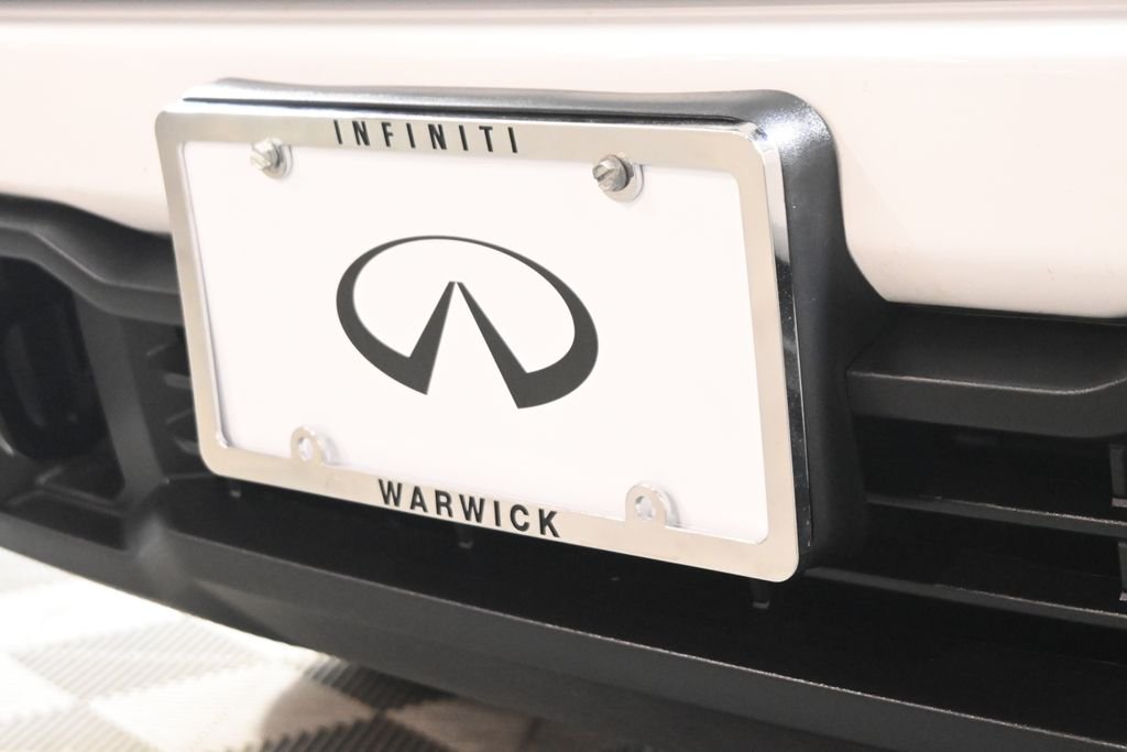 Used 2025 White GMC Elevation image 14