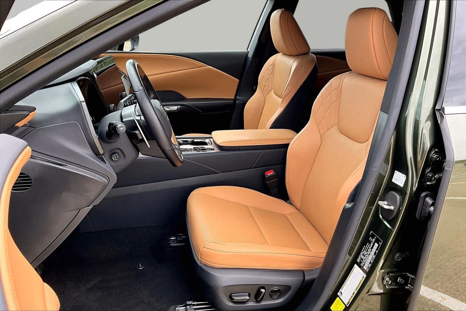 Used 2025 Nori Green Pearl Lexus Premium image 8
