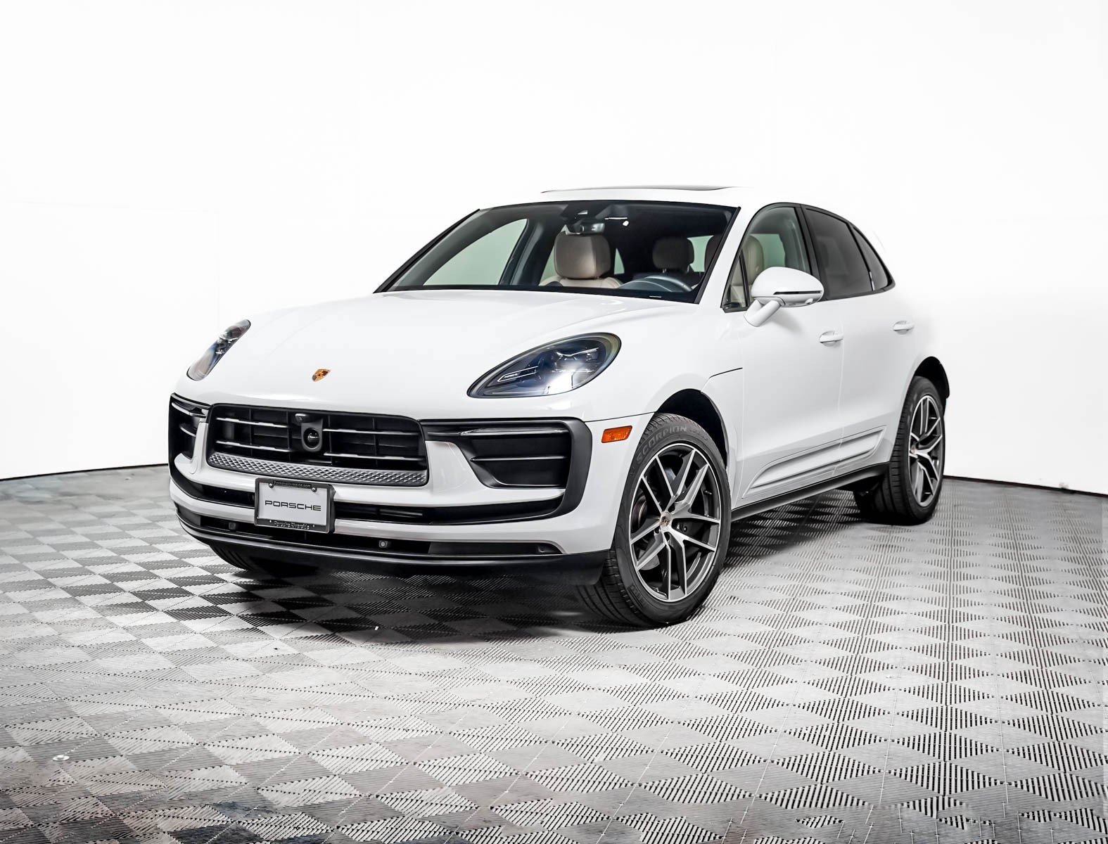 2026 Porsche Macan T's photo