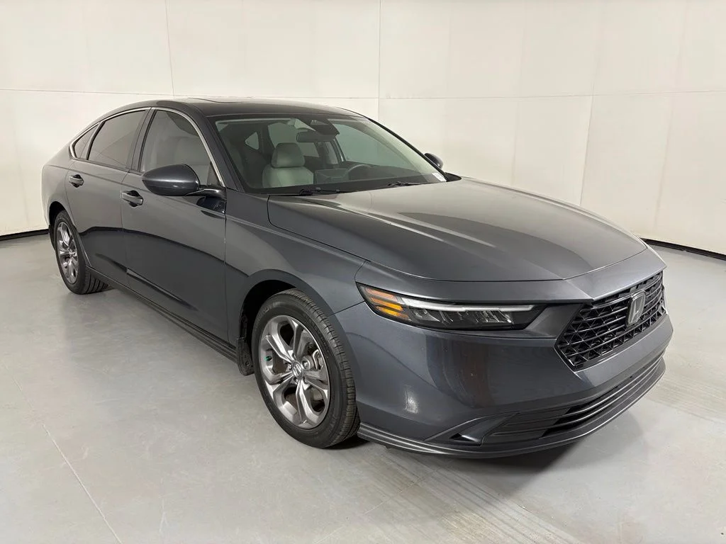Used 2024  Honda EX image 2