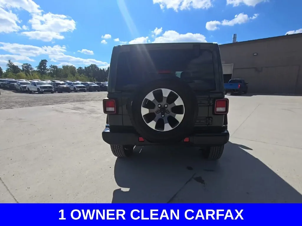 Used 2022 Green Jeep Unlimited Sahara image 4