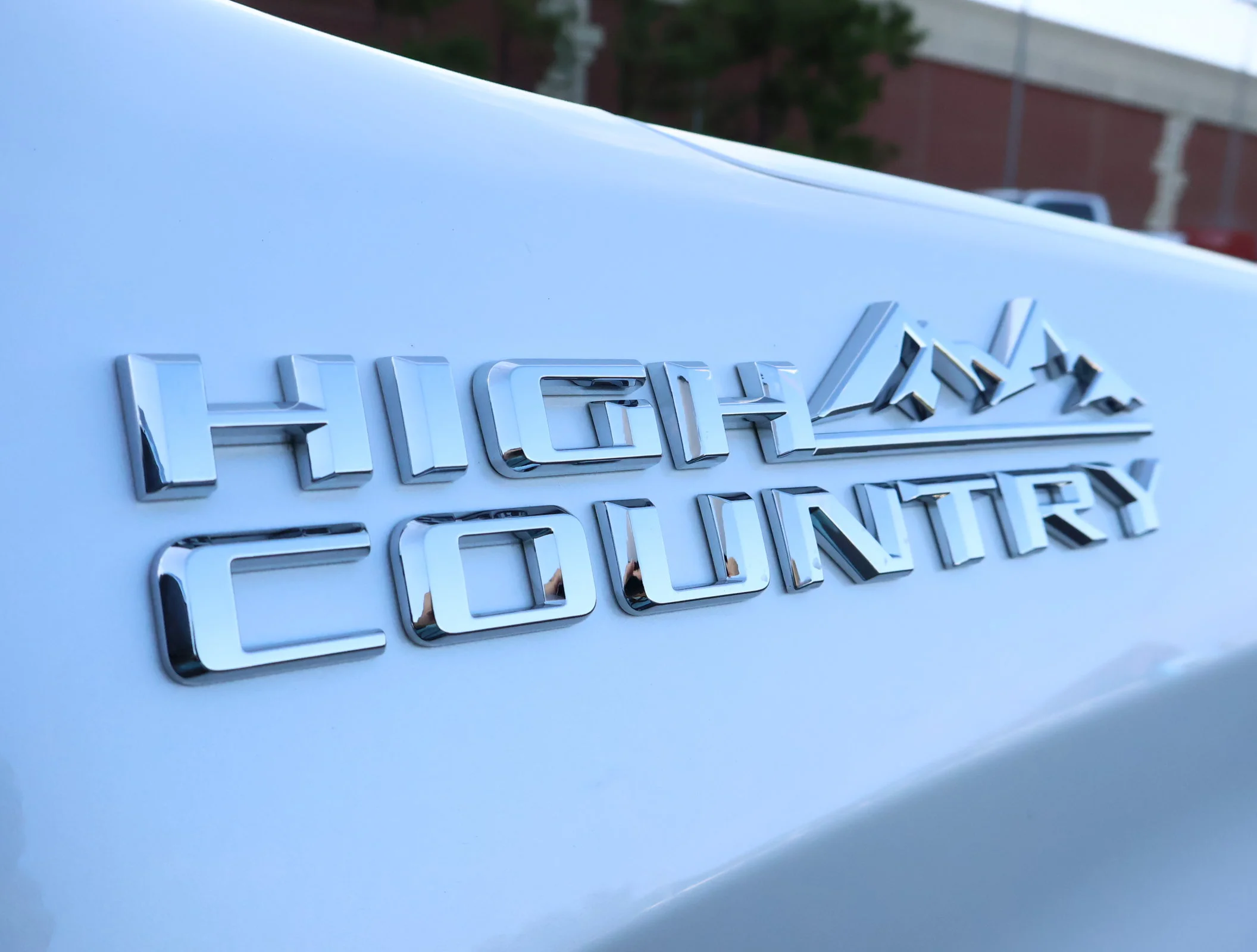 Used 2022 Iridescent Pearl Tricoat Chevrolet High Country image 32