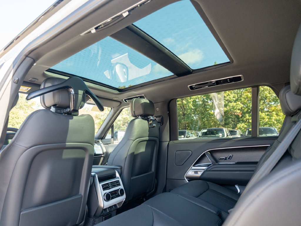 New 2027 Fuji White LAND ROVER  image 21