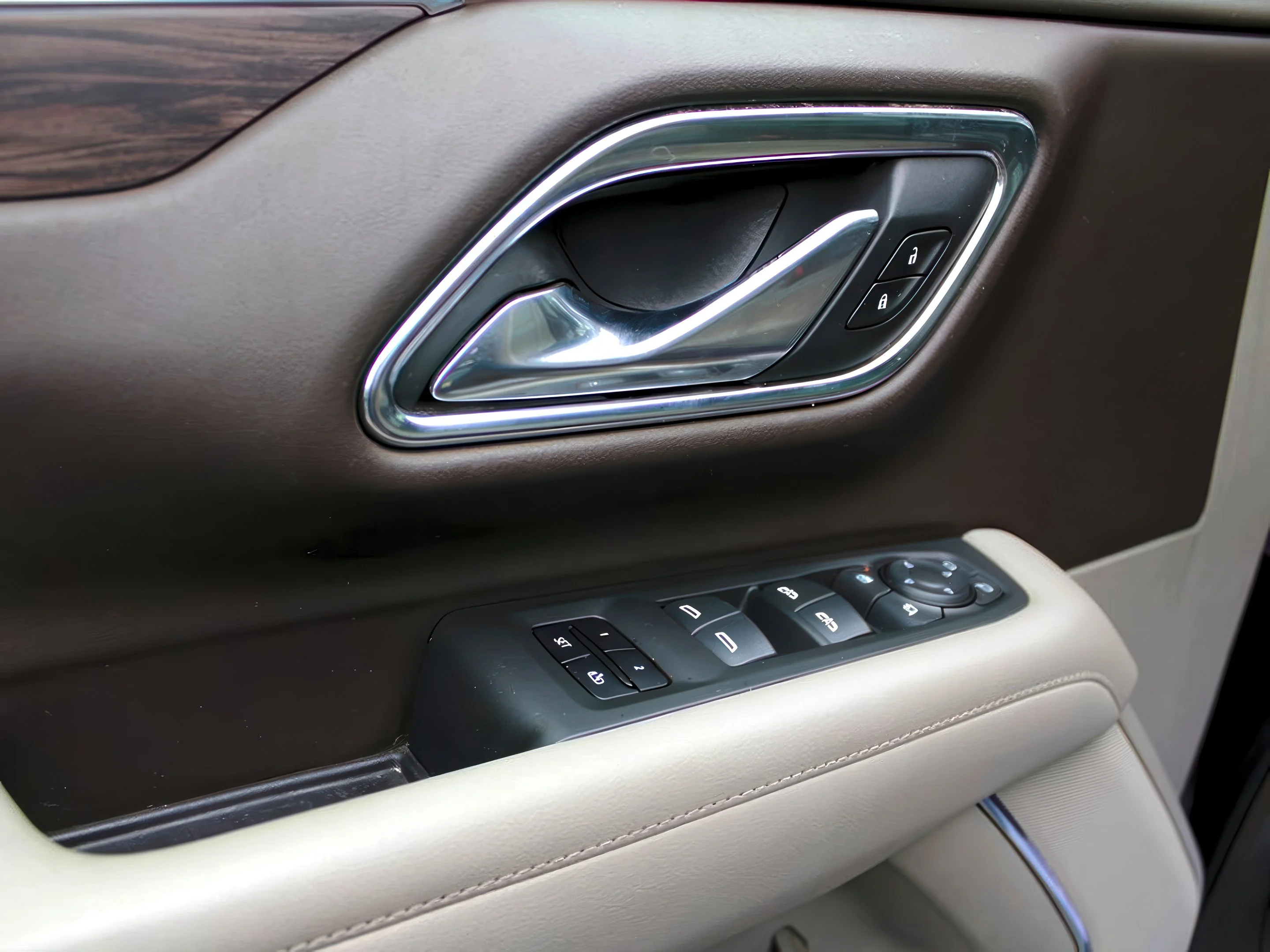 2021 Chevrolet Suburban Z71 - Photo 11