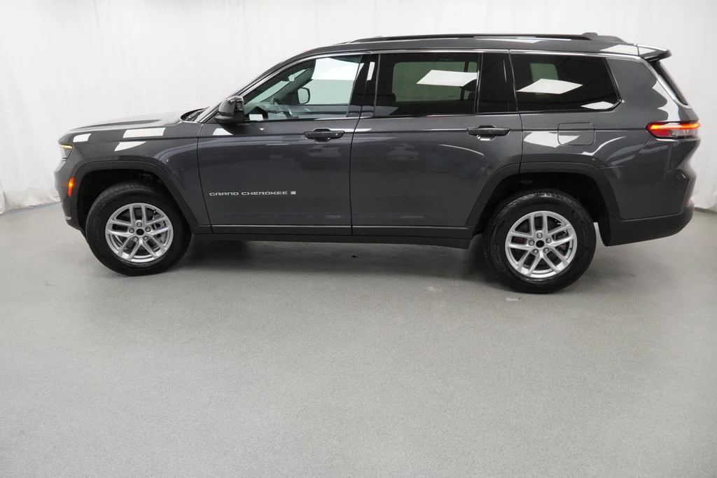 Used 2025 Gray Jeep Laredo image 30