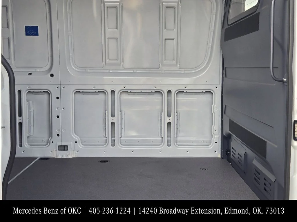 Used 2025 White Mercedes-Benz Cargo 170 WB image 24