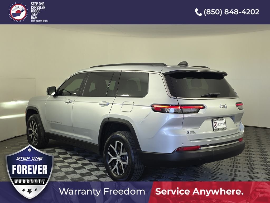 Used 2025 Silver Jeep Limited image 4