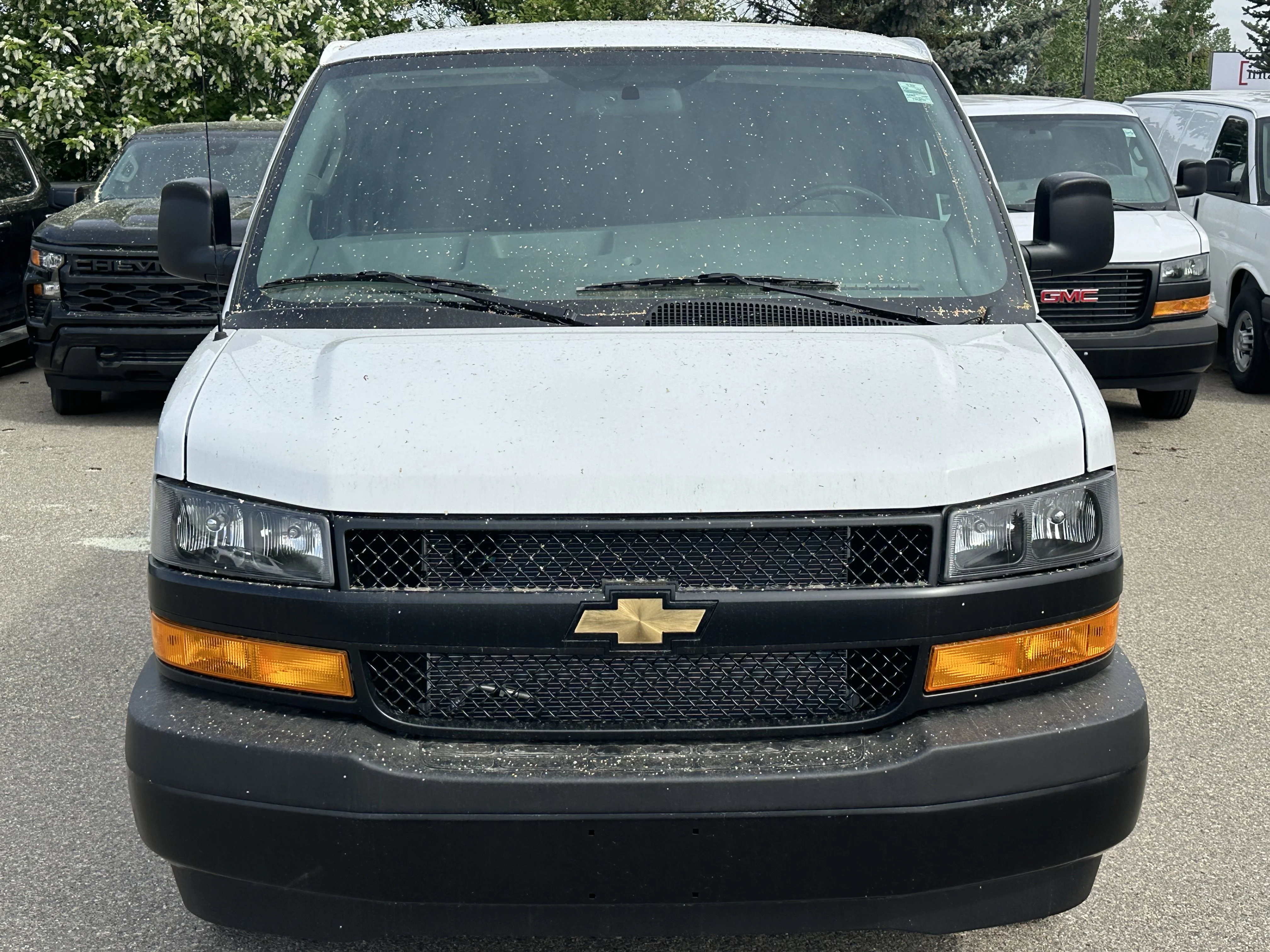 New 2026 Summit White Chevrolet RWD 3500 135 image 2
