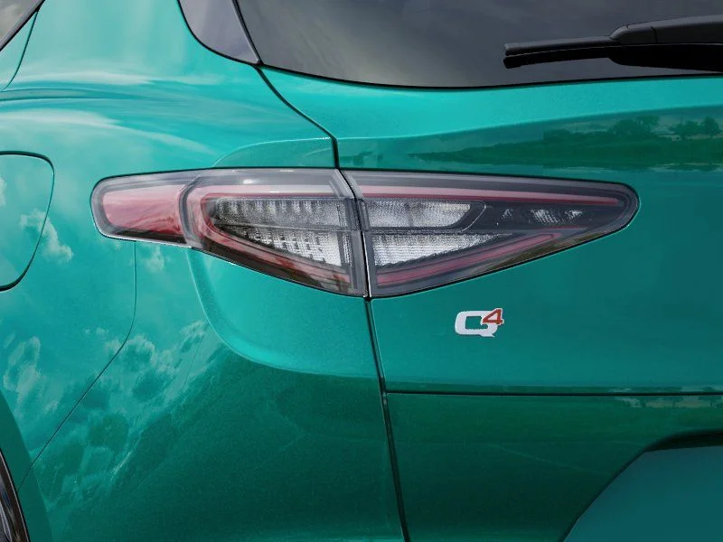 New 2025 Verde (Green) Fangio Metallic Exterior Paint Alfa Romeo Base image 10