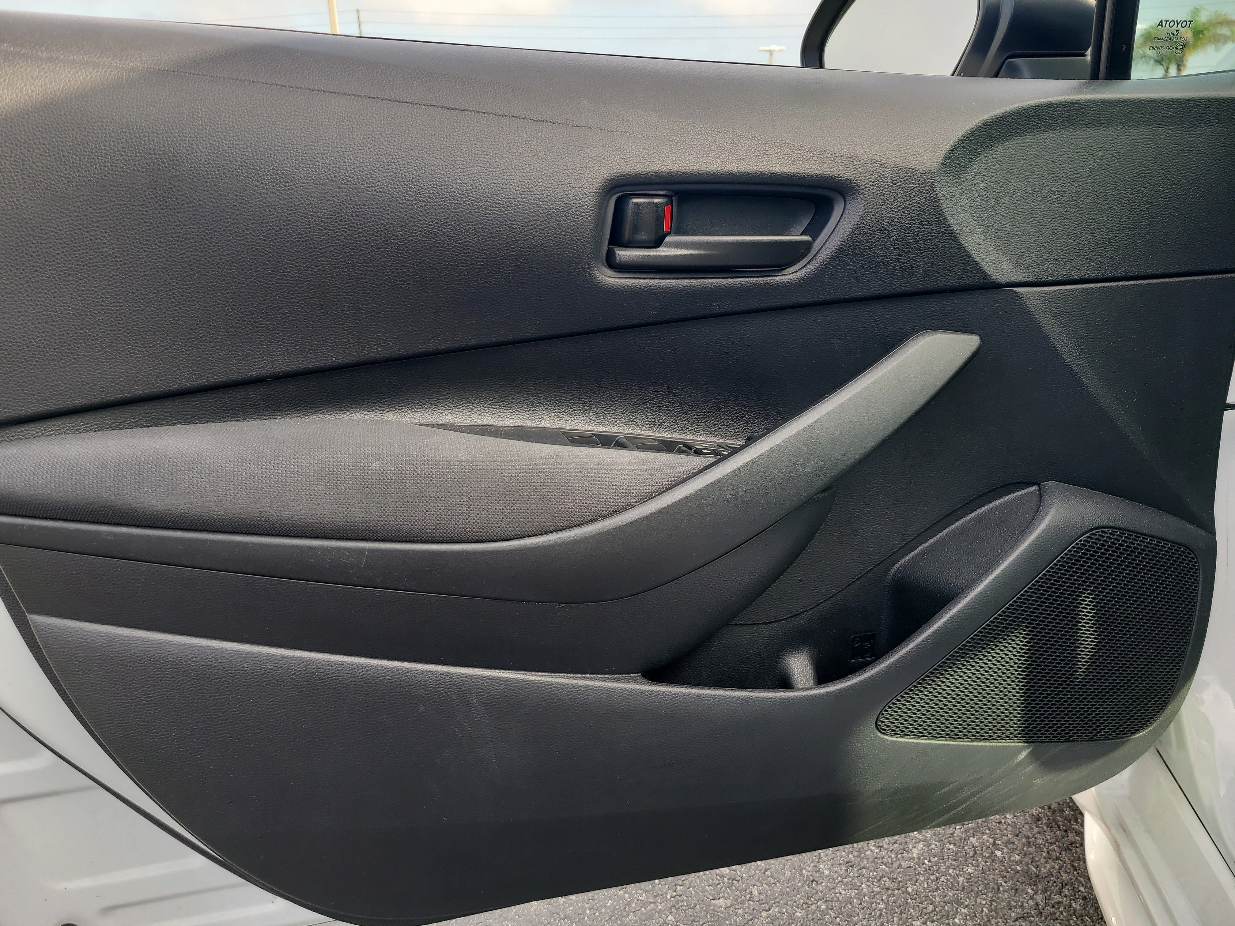 Used 2025 Ice Toyota LE image 14