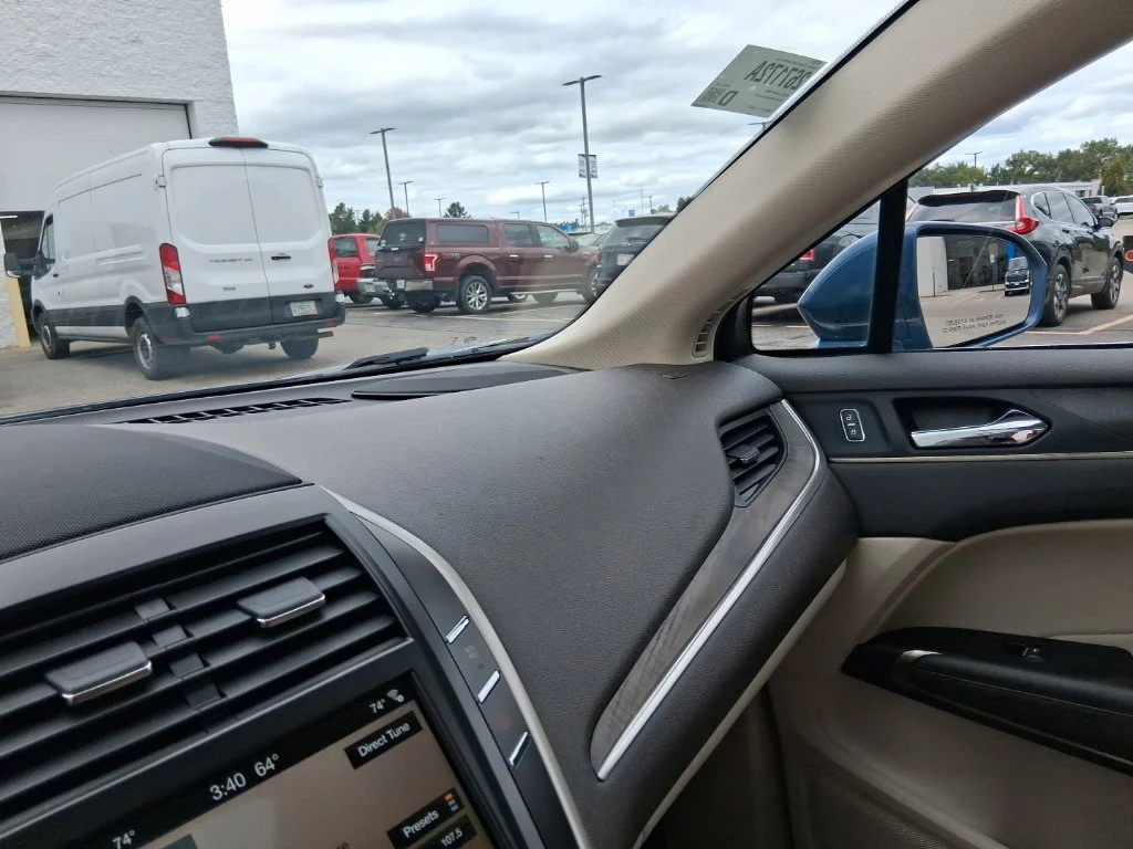 Used 2018 Diamond Lincoln Reserve image 26