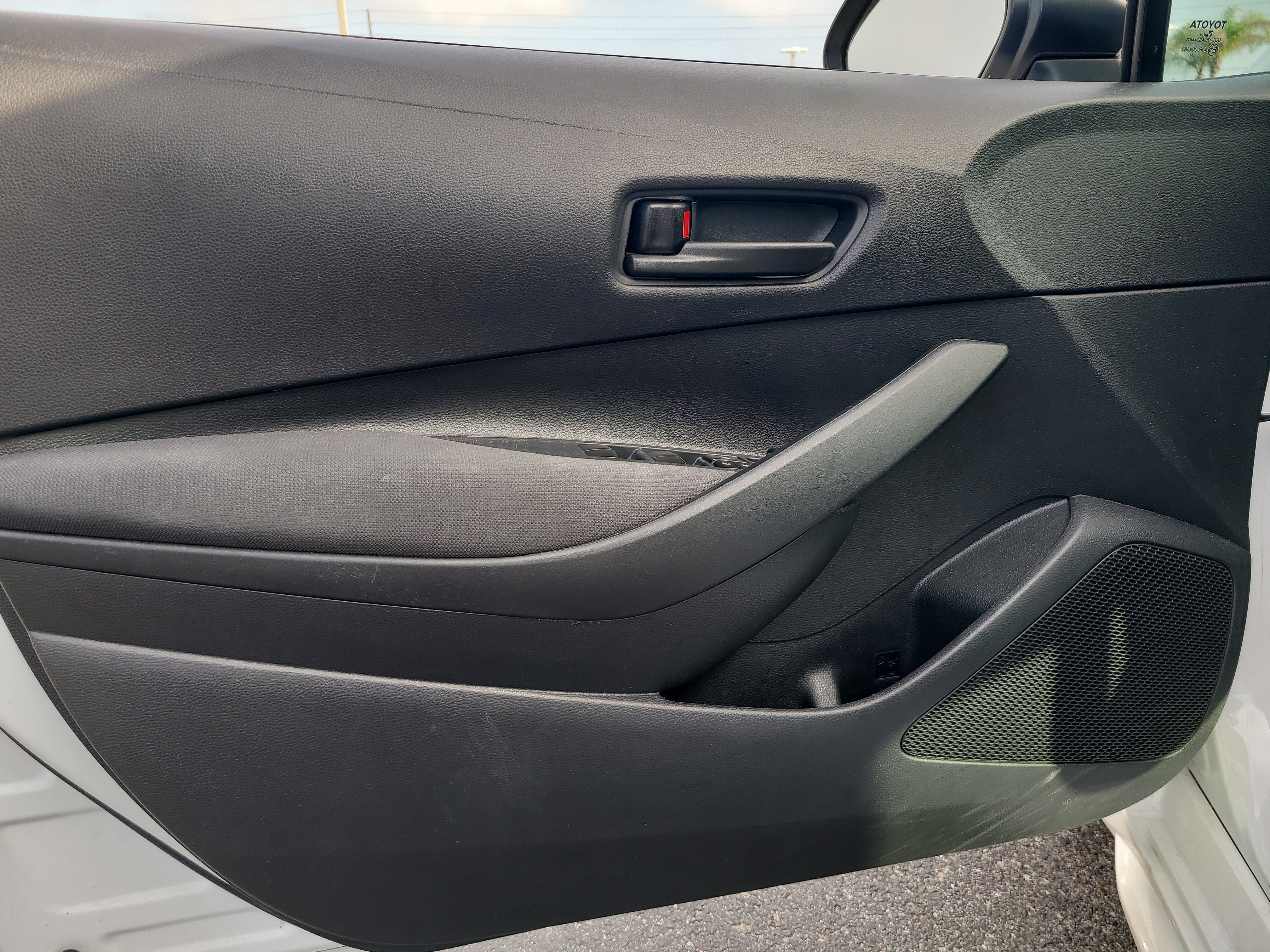 Used 2025 Ice Toyota LE image 14