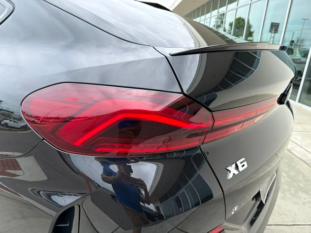 New 2027 Black Sapphire Metallic BMW M60i image 14