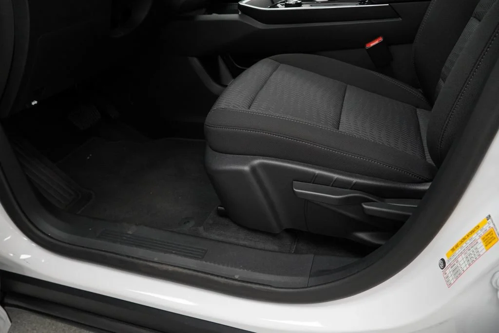 New 2027 Summit White Chevrolet LT image 22