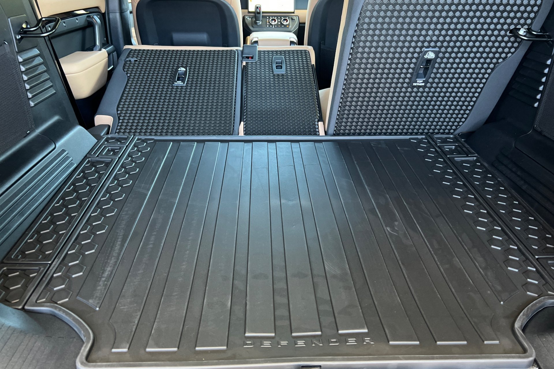 New 2026 Santorini Black Land Rover X-Dynamic SE image 18