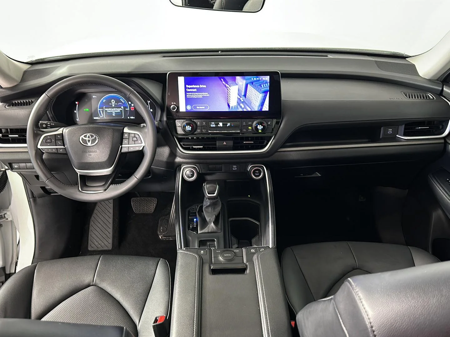 Used 2024 Wind Chill Pearl Toyota XLE image 20
