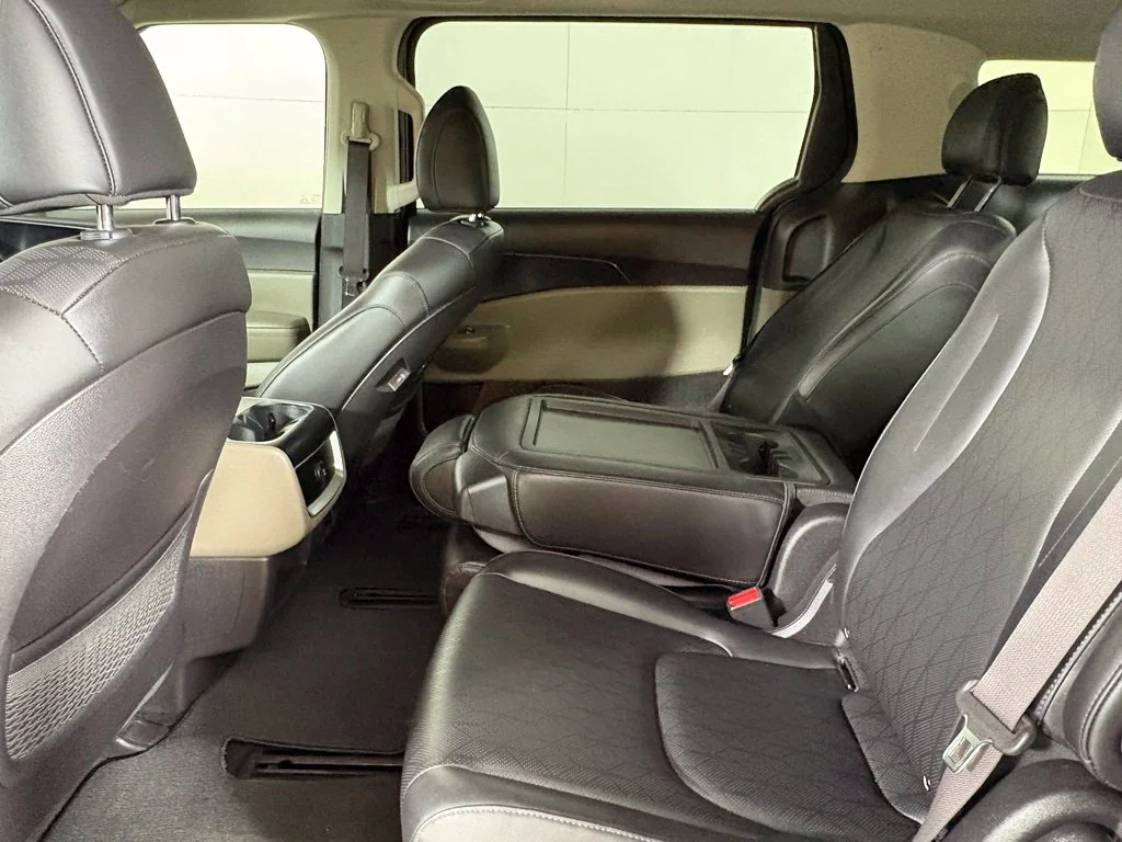 Used 2025 Gray Kia LXS image 33