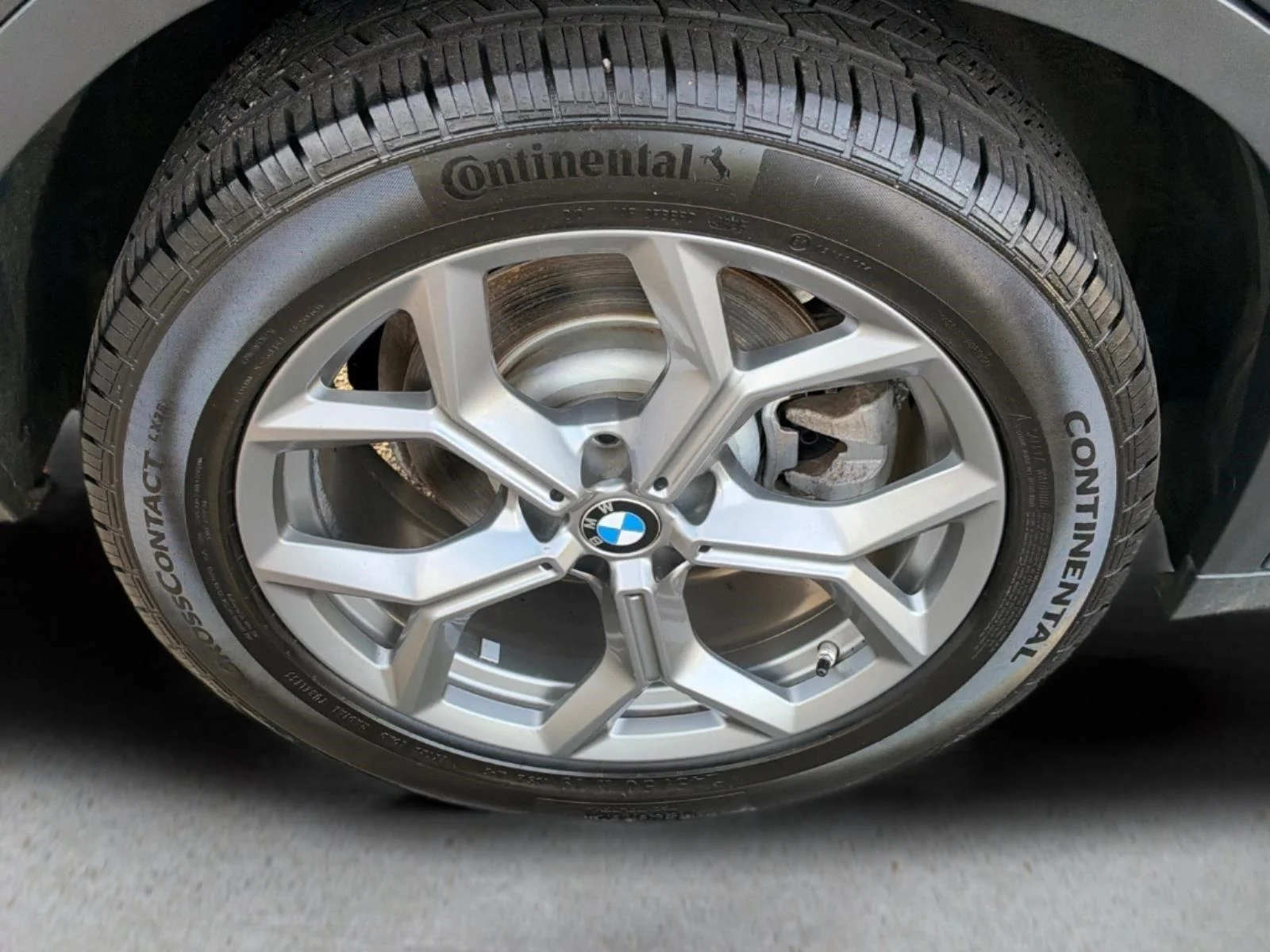 Used 2024 Dark Graphite Metallic BMW xDrive30i image 12