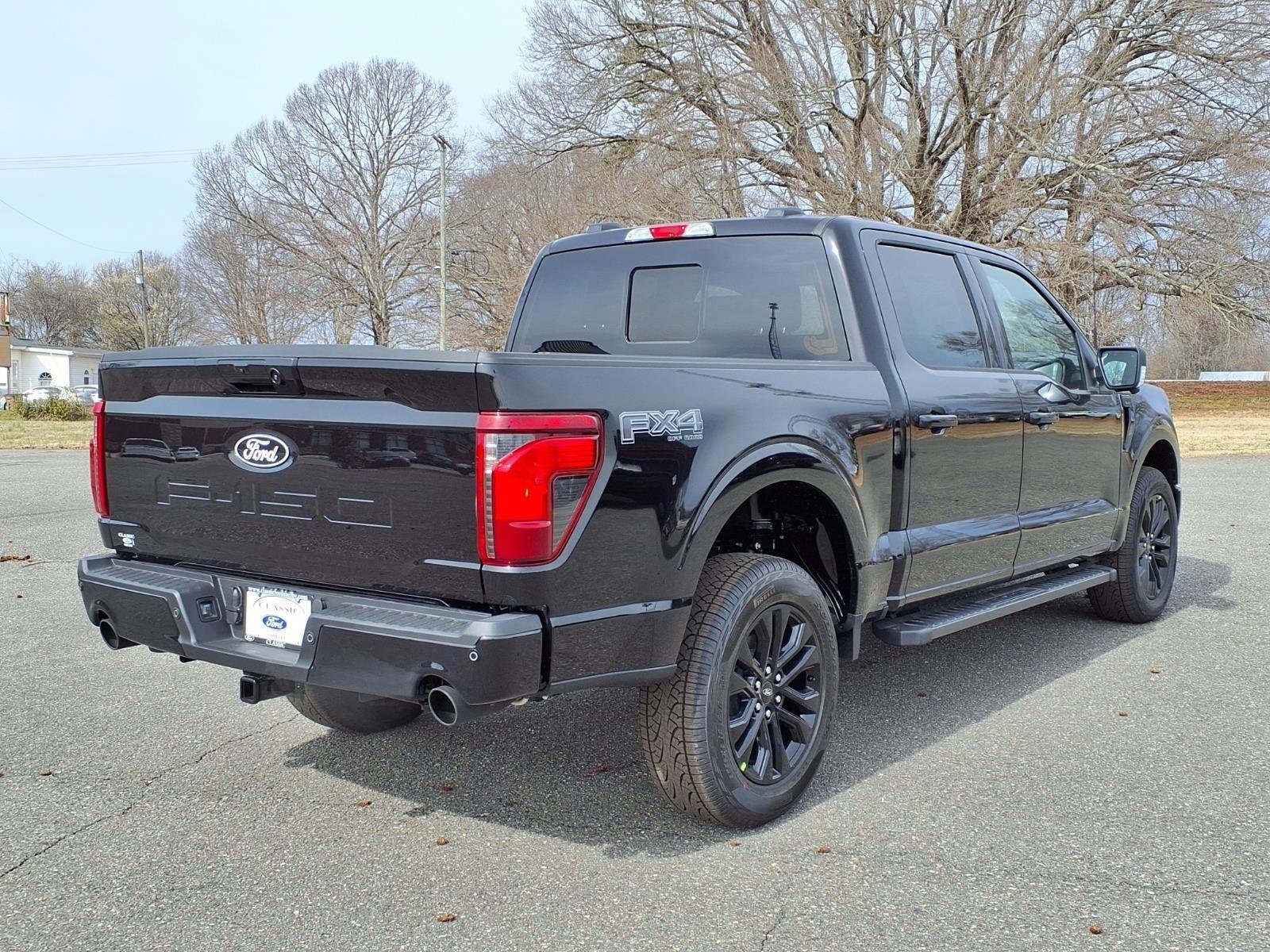 New 2026 Agate Black Metallic Ford XLT image 2