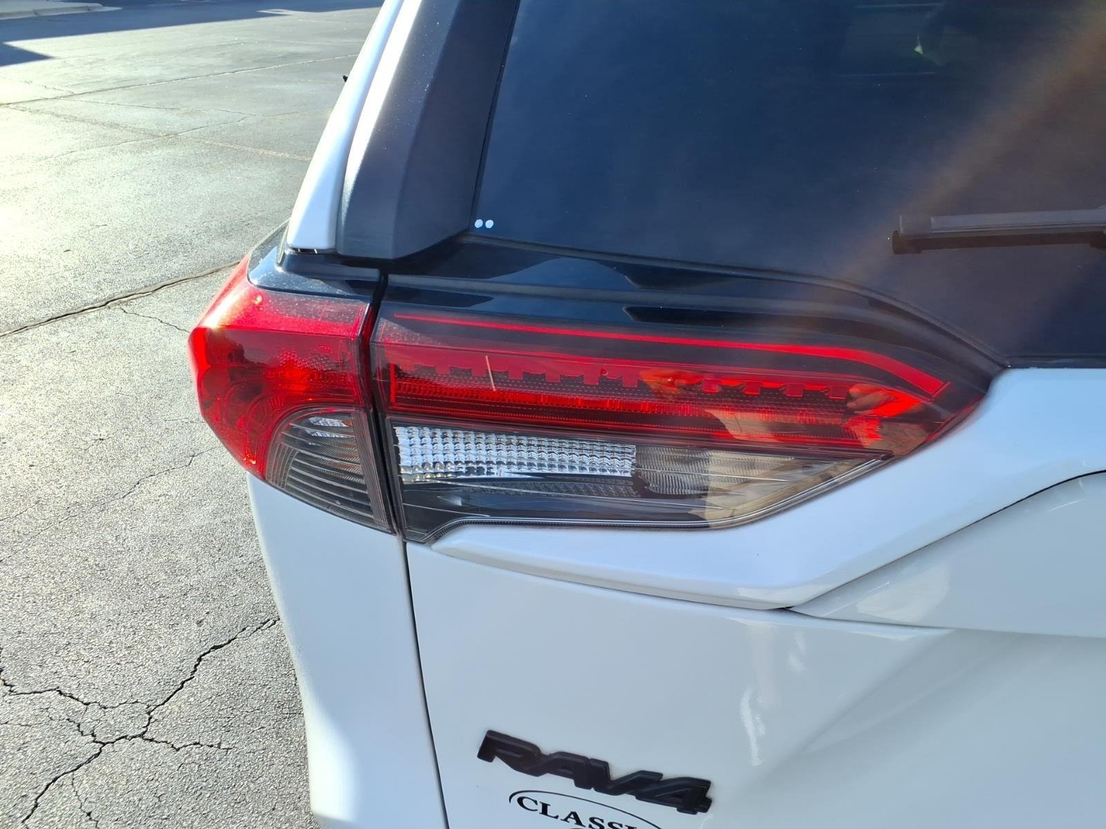Used 2020 Super White Toyota XLE Premium image 17