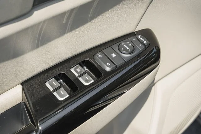 Used 2018 Blue Kia EX image 37