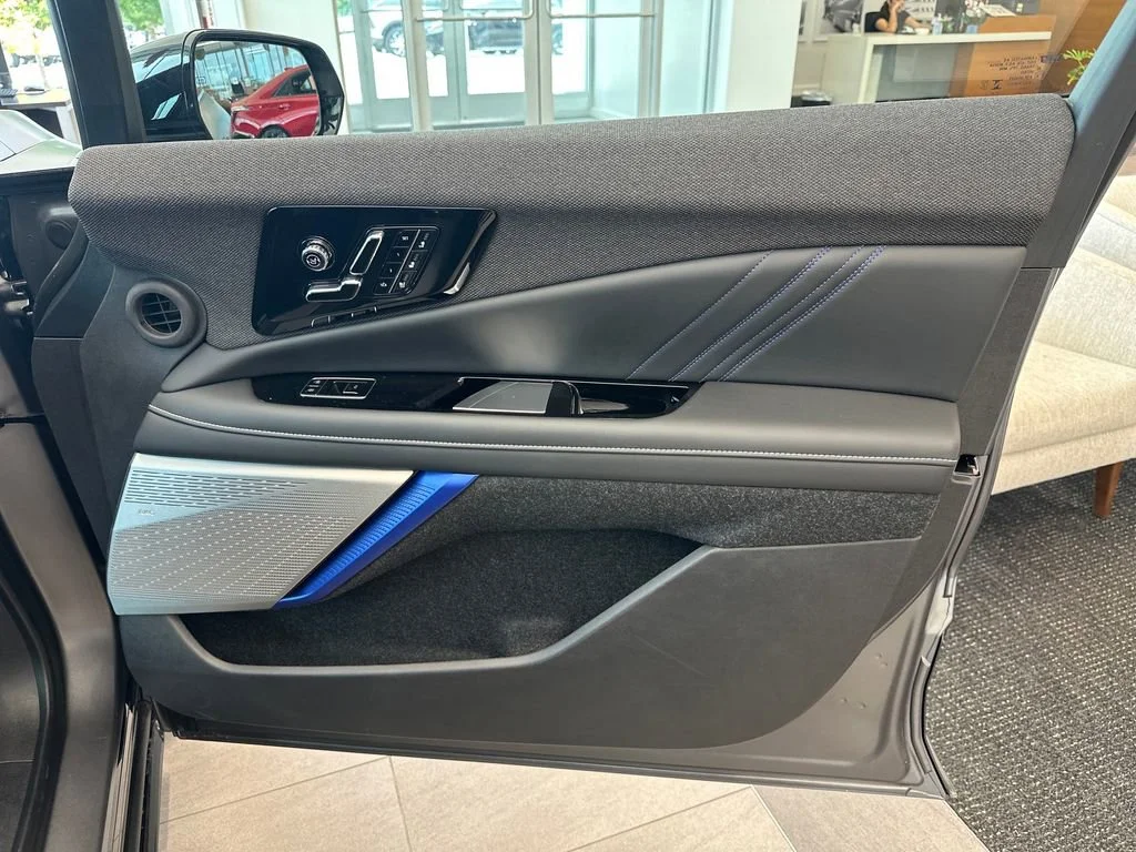 2026 Cadillac OPTIQ V-Series - Photo 32
