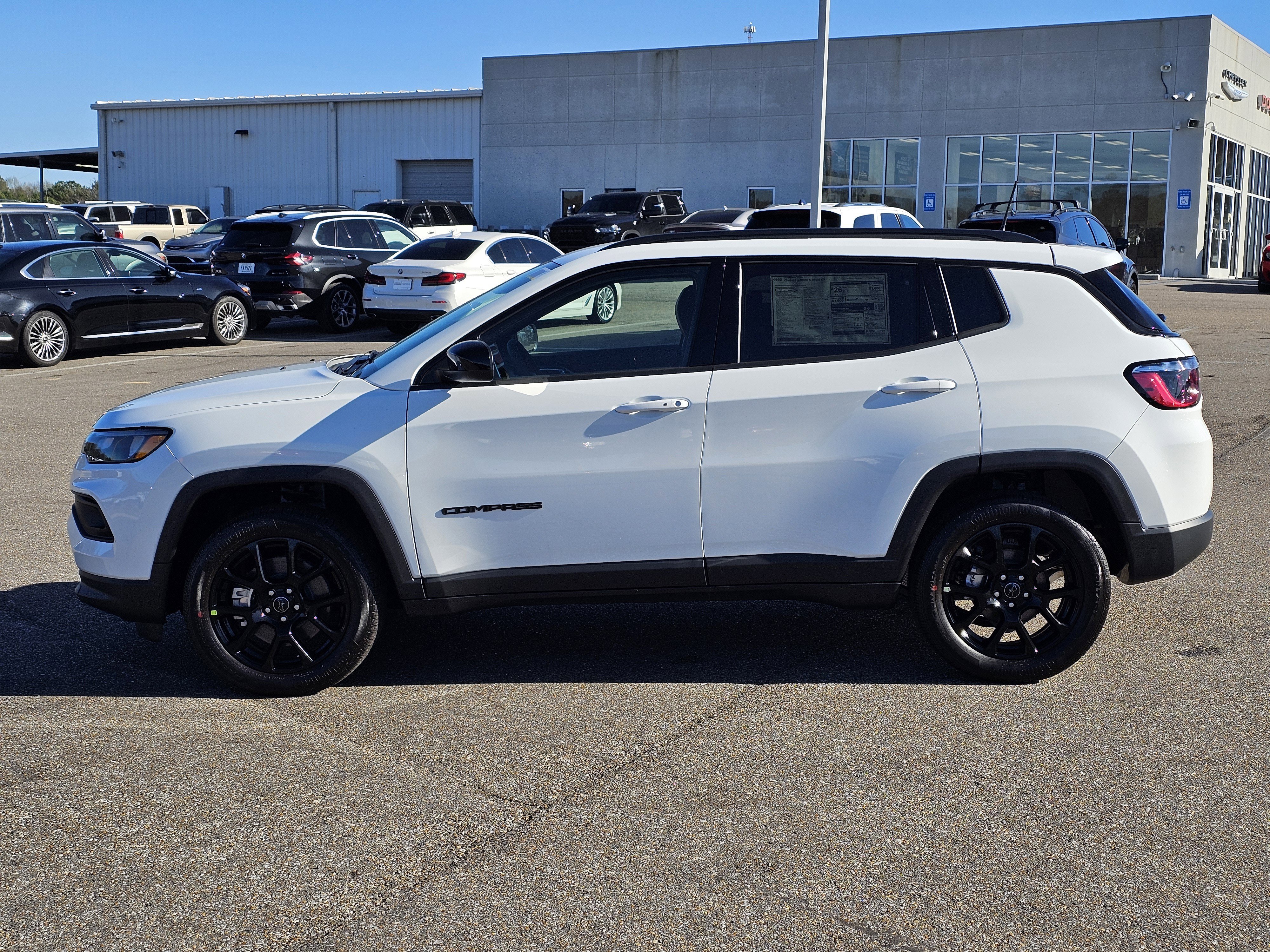 New 2026 Bright White Clearcoat Jeep Latitude Altitude image 13