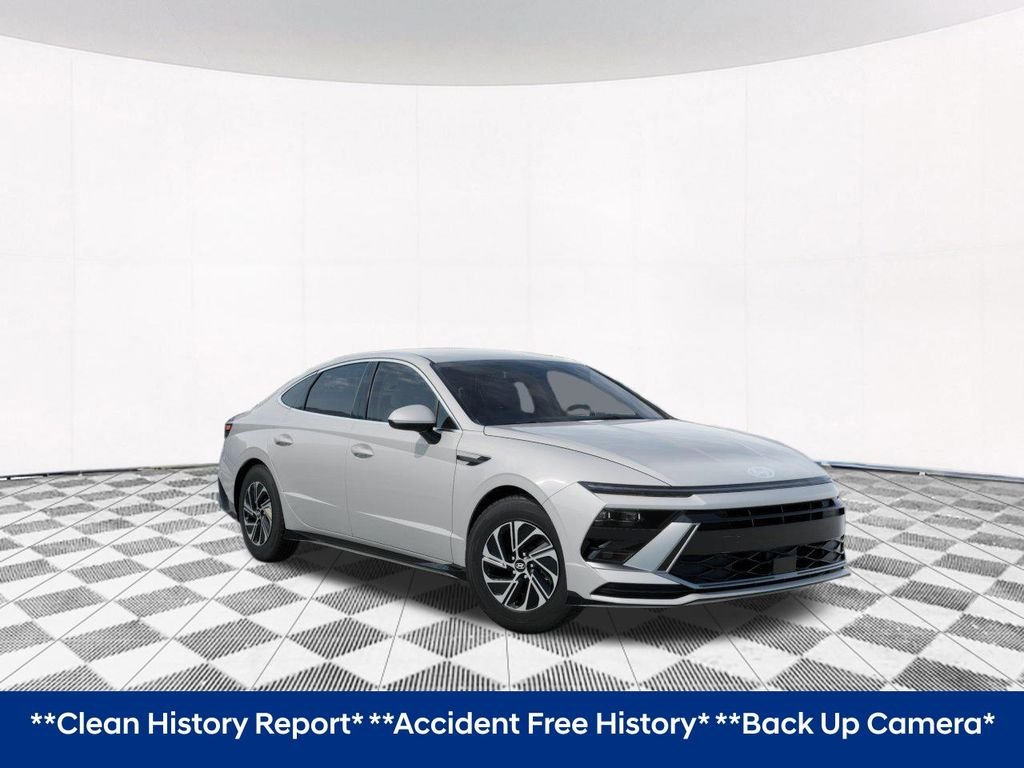 Used 2026 White Hyundai Blue image 2