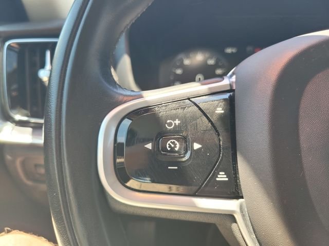 Used 2020 White Volvo T5 image 28